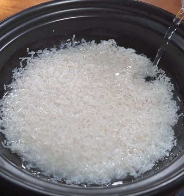 Chinese Sausage Rice Cooker Recipe: Rice-Ribs-Sausage Trio!