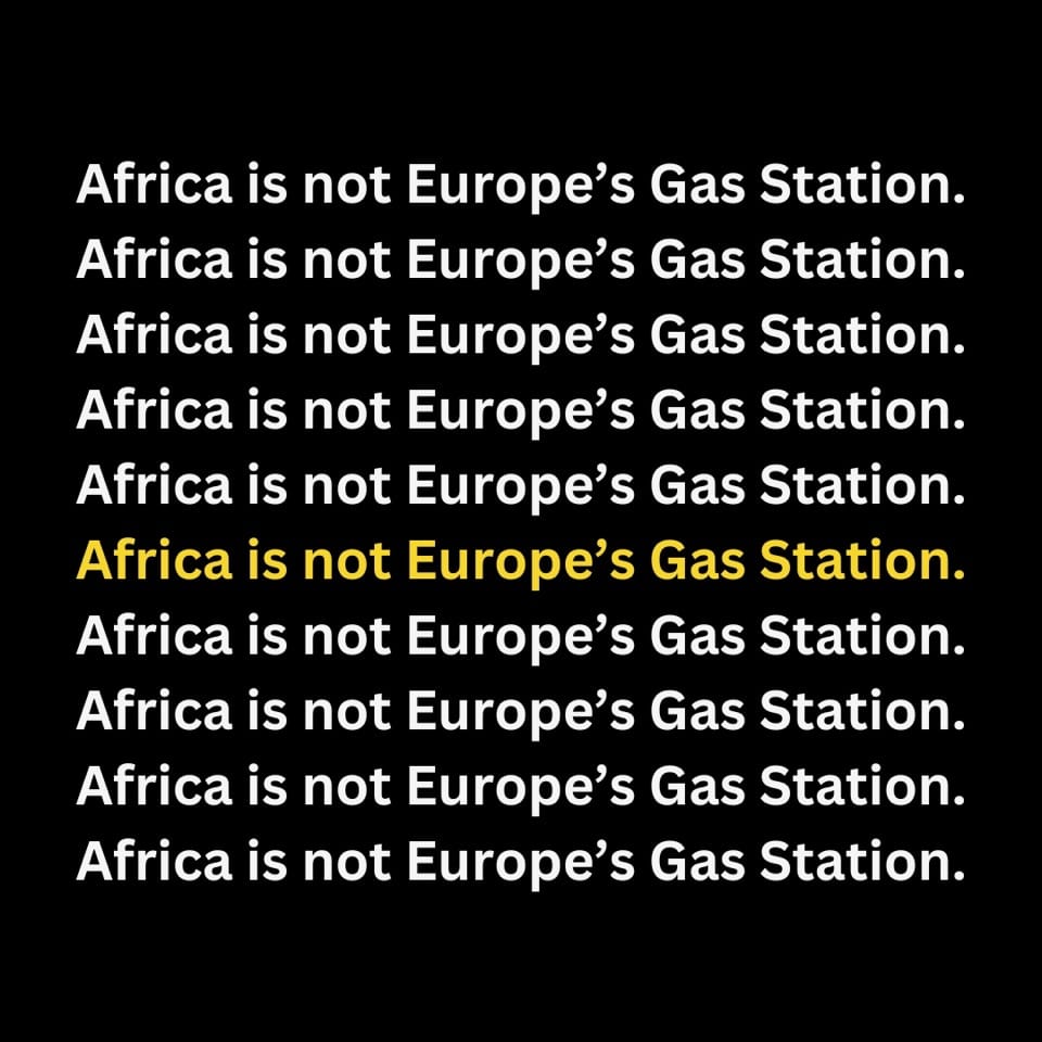 Don’t Gas Africa ripetuto più volte.