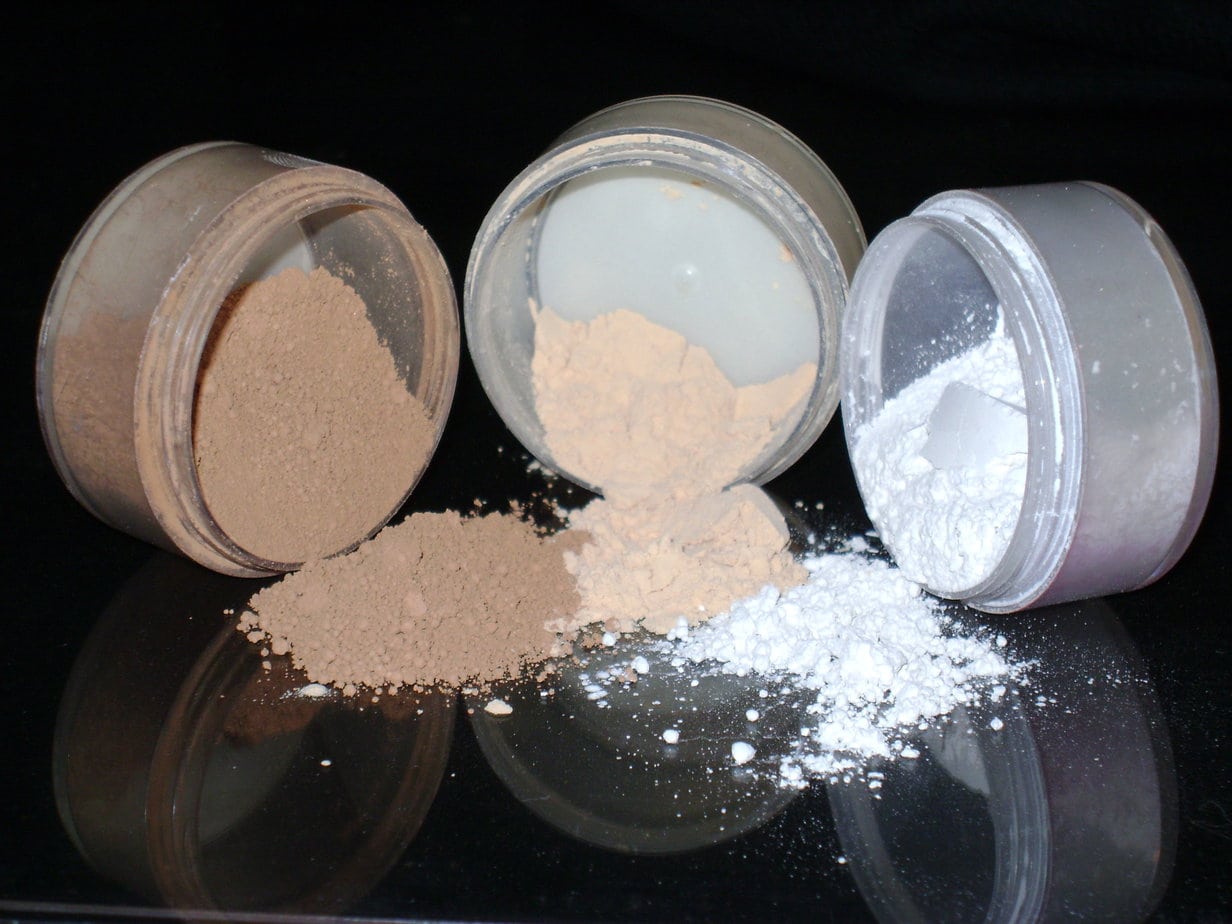 Best Under Eye Setting Powder Options: 13 Powders I Trust with No Caking