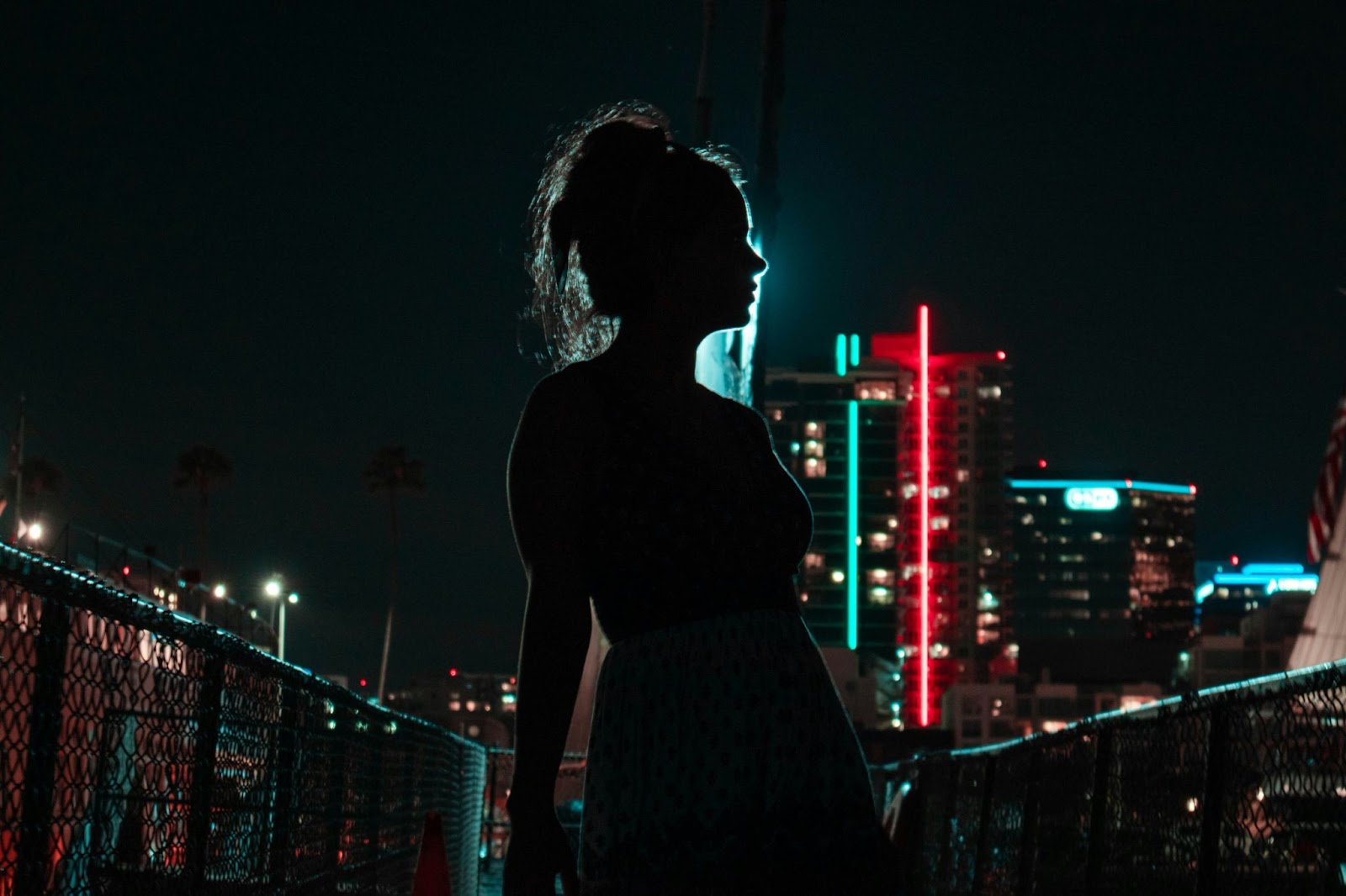 Portrait Photography of a women showing rim lighting 