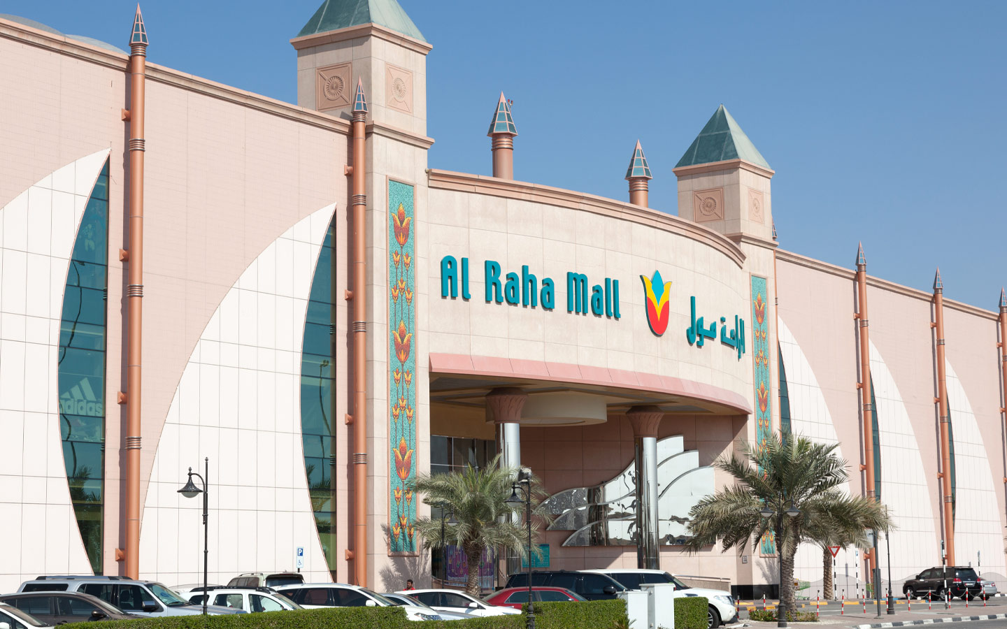 Al Raha Mall is easily accessible to residents of Al Reef