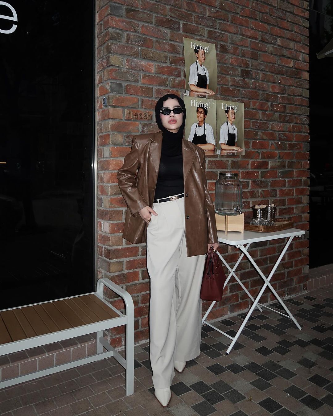 outfit bukber hijab leather jacket dengan loose pants