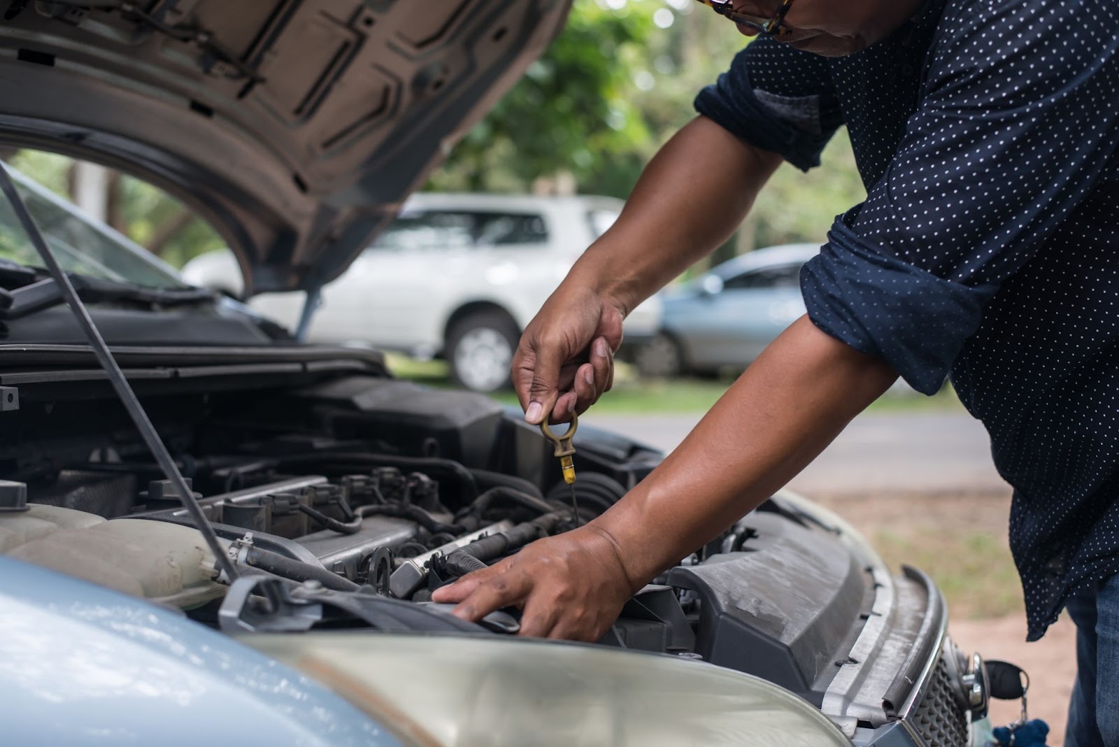 auto mechanic fixing car