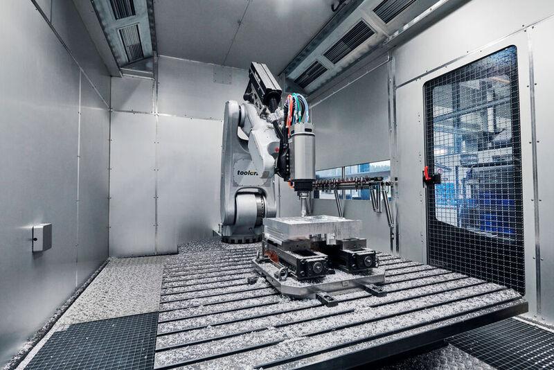 The robotic system sets new standards in robot machining.