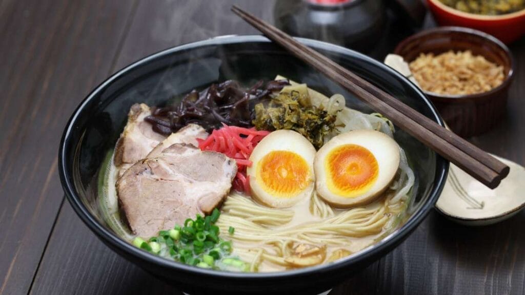 Difference between ramen and saimin - learn how to identify the two 2