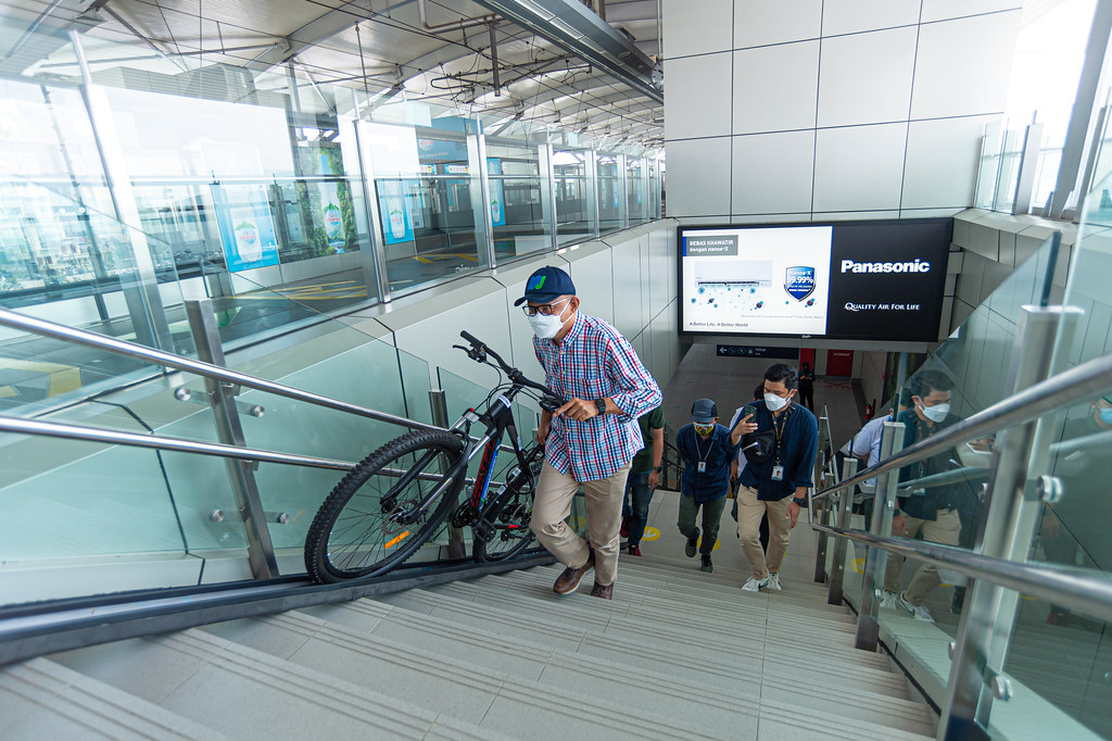 Bike conveyor belt di stasiun MRT. Sumber: Irwan Citrajaya/MRT Jakarta