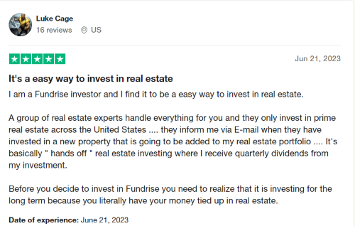 A five-star Fundrise review from someone who likes that their investment is managed for them by real estate experts on the platform. 