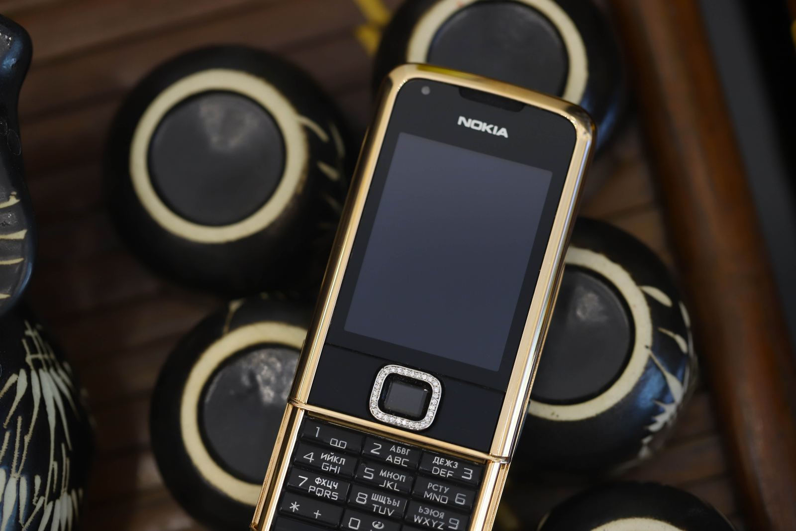 NHỮNG THÁCH THỨC KHI TÌM MUA NOKIA 8800 CHÍNH HÃNG | hOÀNG lUXURY