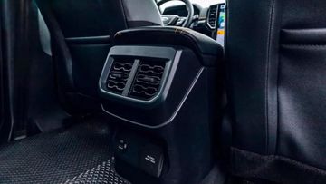 Cửa gió hàng ghế sau là trang bị tiêu chuẩn trên Ford Ranger 2024