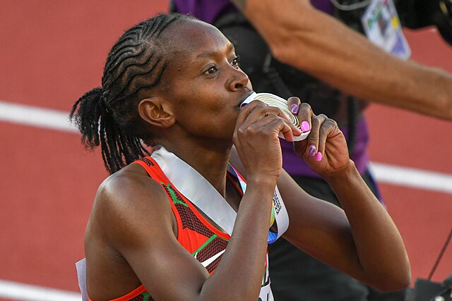 spotcovery-Faith Kipyegon at the 2022 World Athletics Championships.