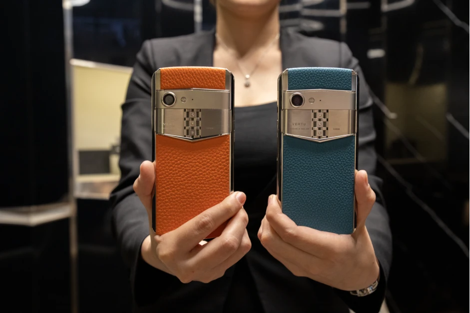 VERTU ASTER P - CHIẾC ĐIỆN THOẠI CẢM ỨNG HỒI SINH THƯƠNG HIỆU VERTU XA XỈ | Hoàng Luxury