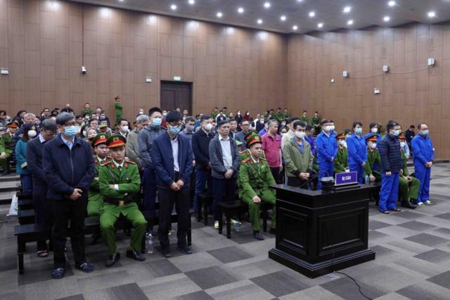 Toàn cảnh phiên tòa xét xử vụ test kit Việt Á tại TAND thành phố Hà Nội với tổng cộng 38 bị cáo, bị truy tố sáu tội danh
