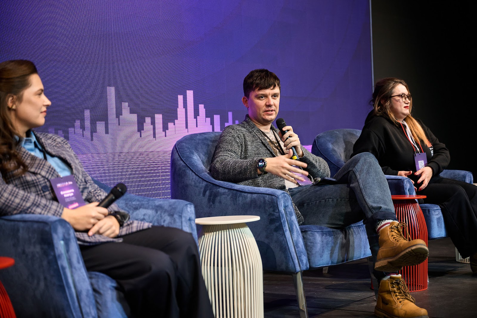 Панель від Media Development Foundation про локальні медіа. Говорить Олександр Остапа