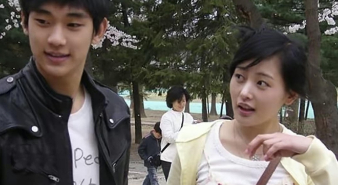 Mỹ nhân Hoa ngữ bất ngờ bị đồn là mẹ của Kim Soo Hyun, visual thời mới vào nghề y hệt Kim Ji Won? - Ảnh 2.