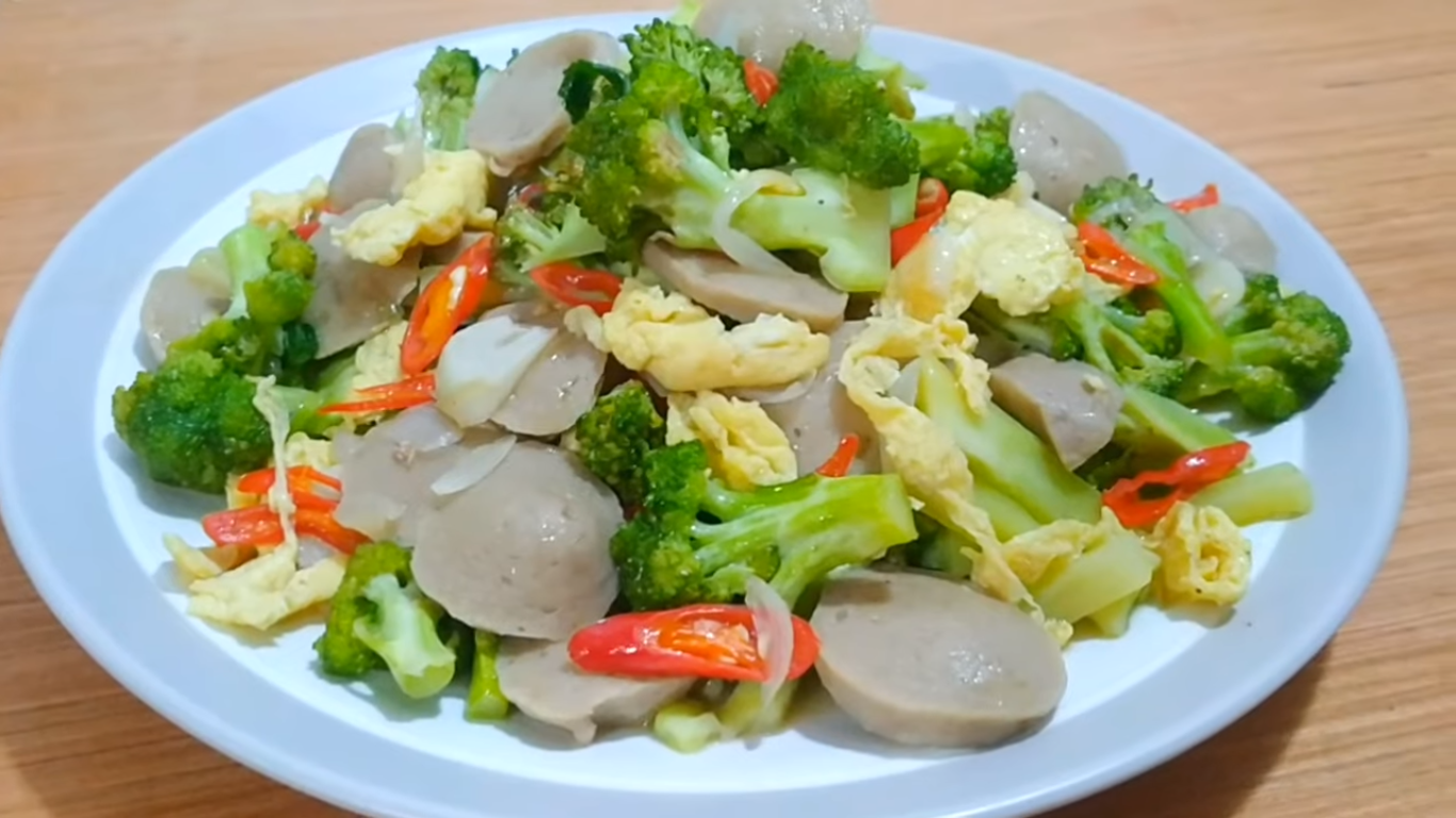 resep makanan simple tumis brokoli bakso