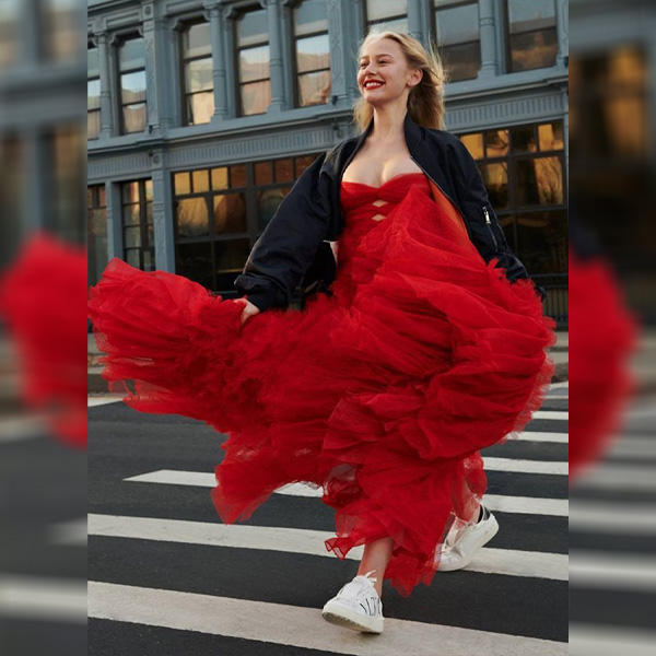Lady wears tulle with her sneakers for a sneaker ball outfit
