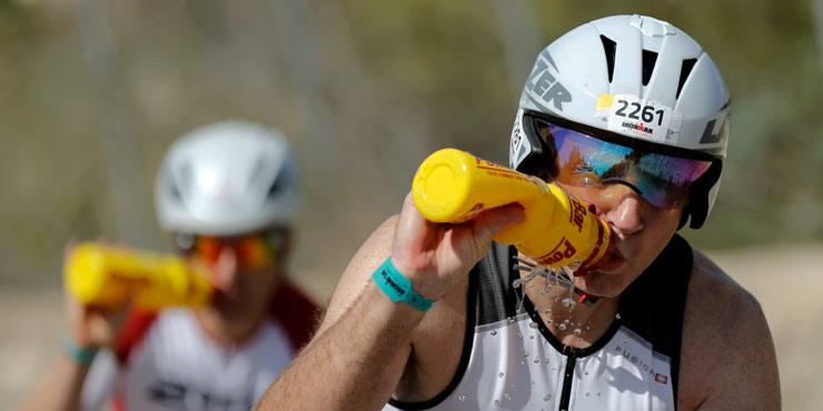 Agua y bebidas isotónicas, la hidratación más adecuada del deportista