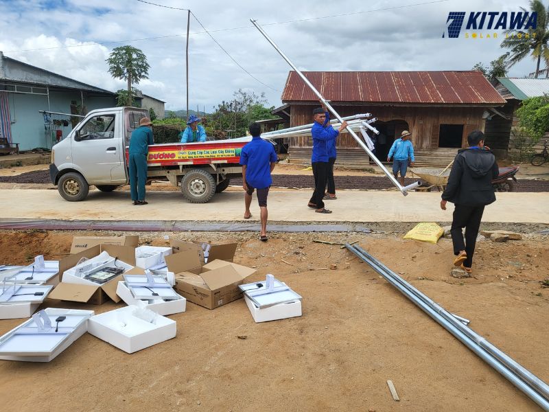 Lắp đặt đèn năng lượng mặt trời đón Tết