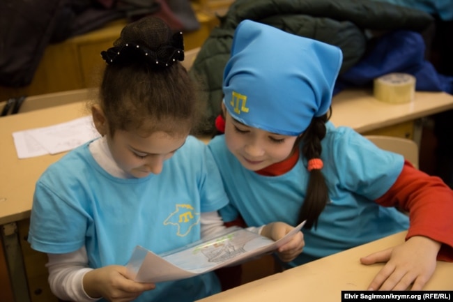 Відкритий урок для кримських татар, присвячений Дню рідної мови у Києві. Україна, 2016 року
