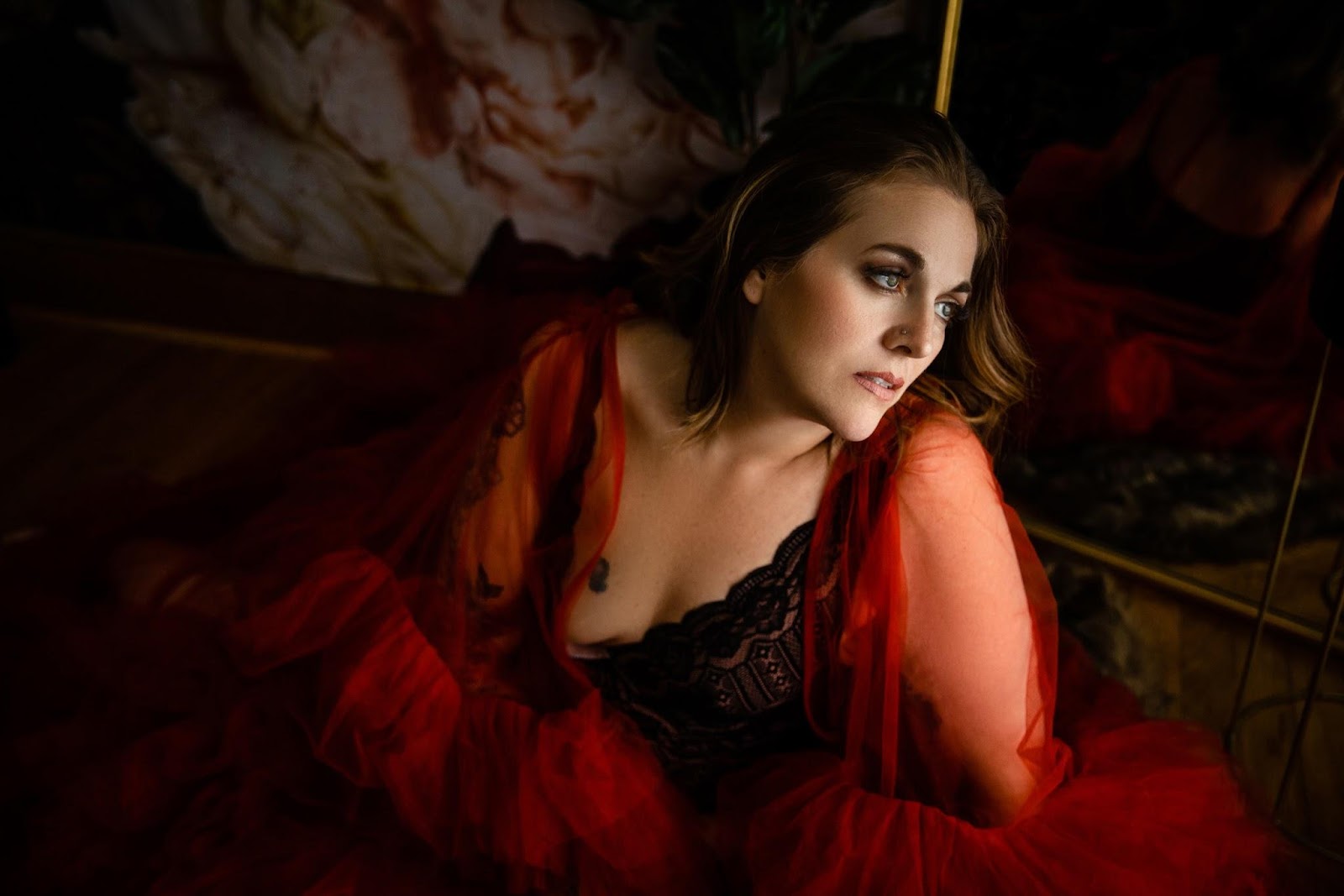 Boudoir by Naomi was started by Naomi Hormann, a creative boudoir photographer serving customers from Indiana, Ohio, Kentucky, Michigan, and beyond.