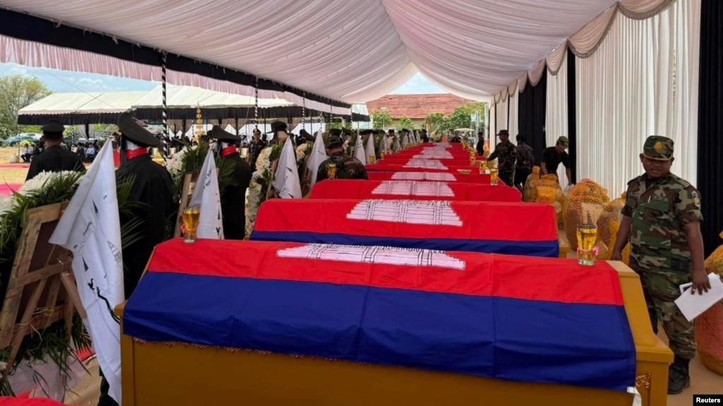 Lễ tang các quân nhân Campuchia tử nạn trong vụ nổ kho đạn ở tỉnh Kampong Speu province, Cambodia; 28/4/2024.