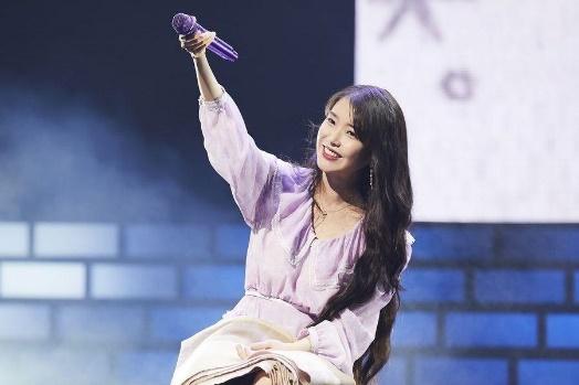 IU dona en nombre del club de fans, anuncia gira de conciertos, revela que está trabajando en nueva música y más |  Soompi