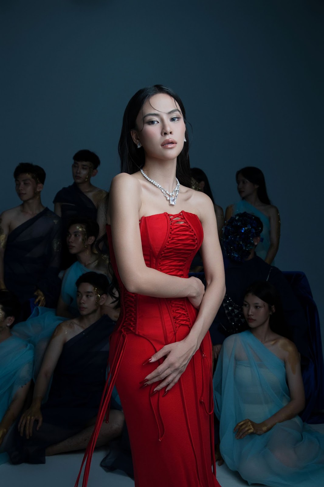 View - Hà Nhi mang trang sức bạc tỷ của thương hiệu Angel P Jewelry trong MV “Khước Từ”