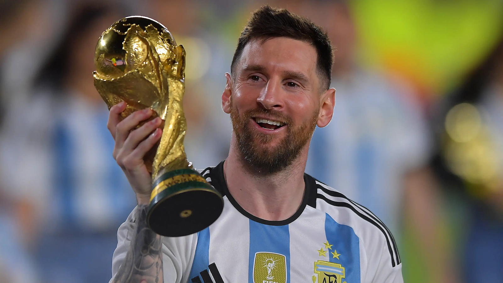  Messi liên tục cống hiến và giúp Barcelona giữ vững vị trí dẫn đầu trong các giải đấu