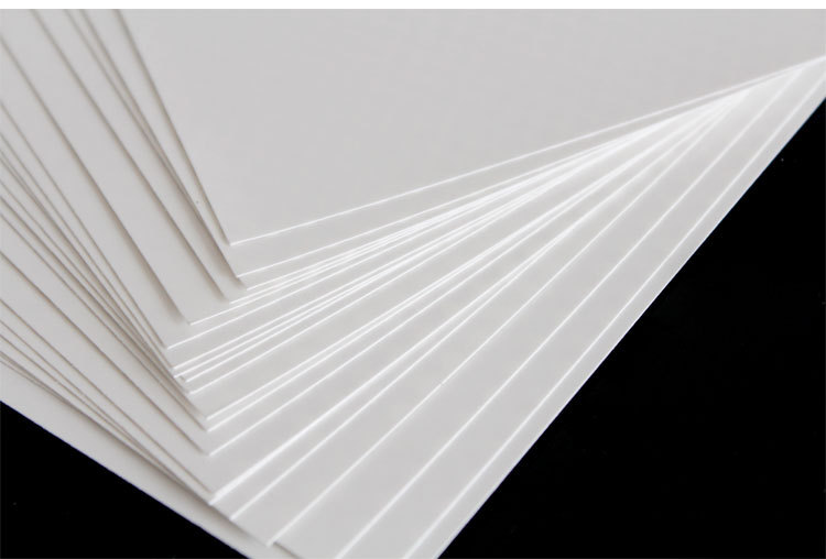 Giấy in không tráng phủ là loại giấy không được phủ chất tráng phủ và thường có cấu trúc mờ.