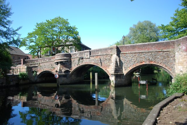 Fishing a bishops bridge can be rewarding for pike fishing. Bring a range of baits and make the most out of your norfolk broads boat hire norwich trip