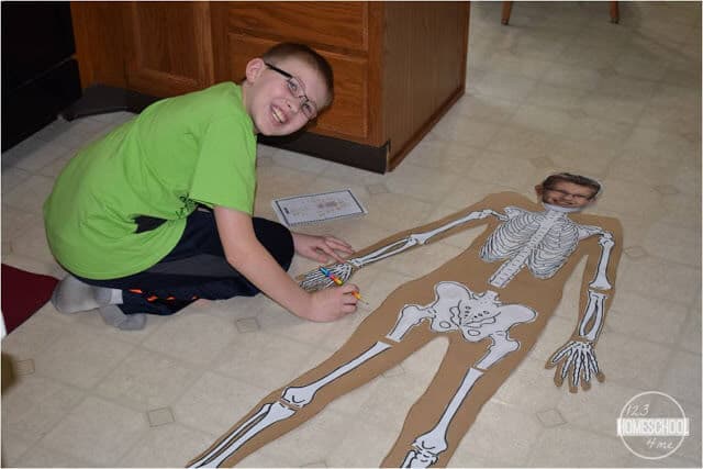 kids will have fun practicing labeling the bones in the body with this fun science project for kids