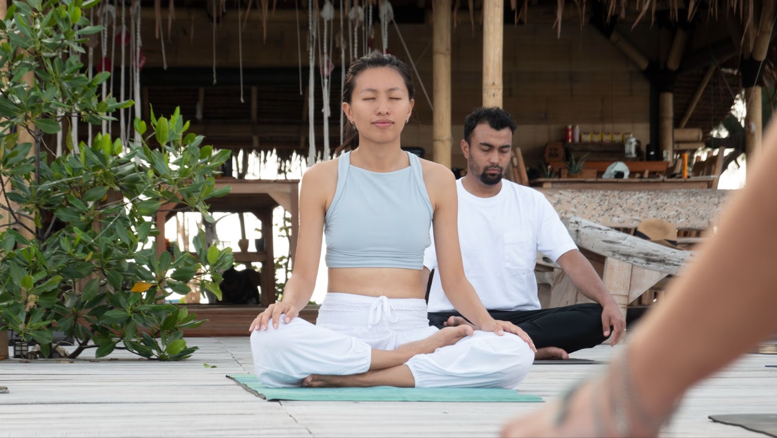 Kegiatan yoga di Desa Laguna