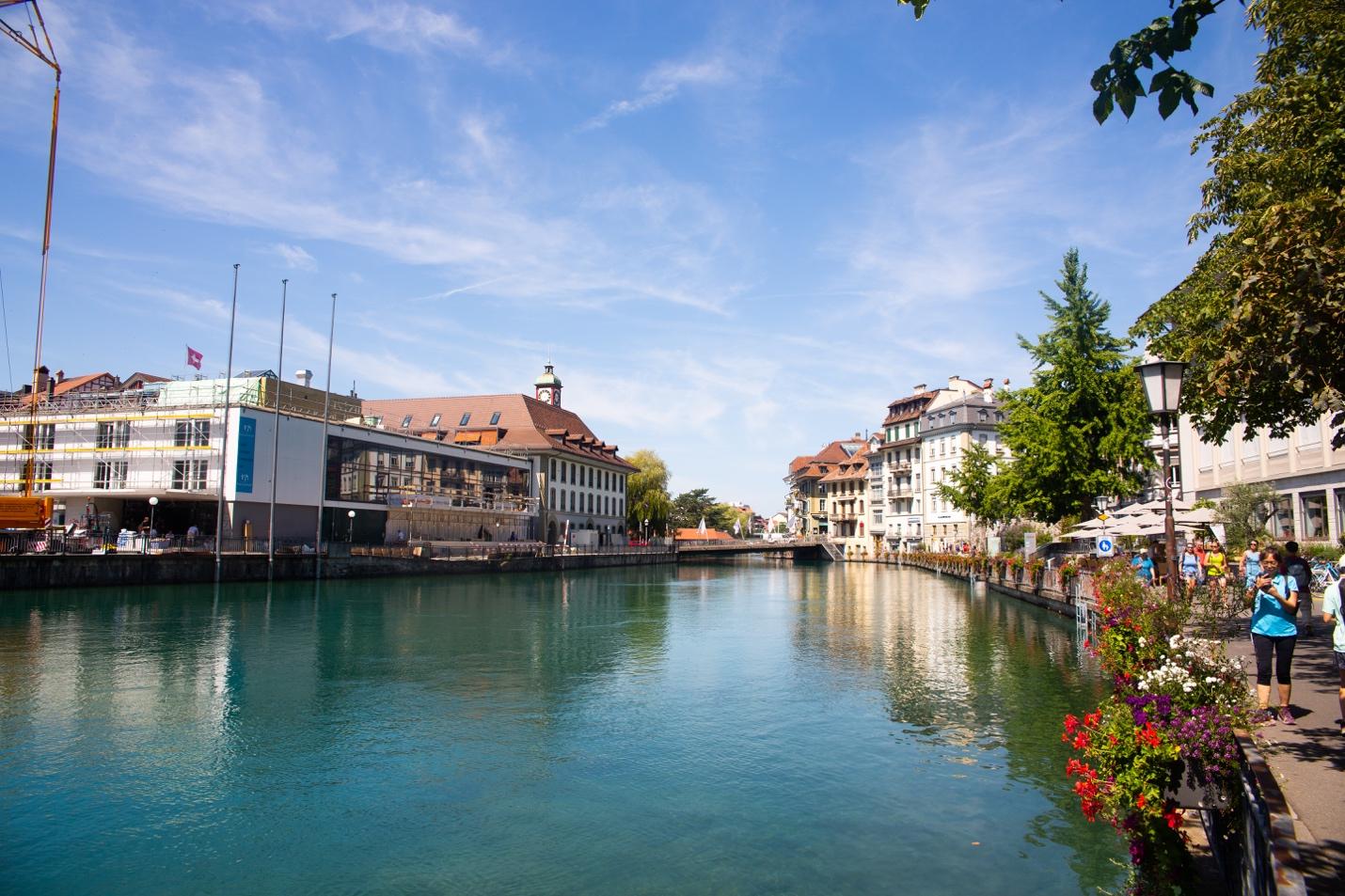 A river with buildings and trees

Description automatically generated