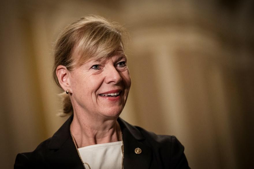 Thượng nghị sĩ Tammy Baldwin (Dân Chủ-Wisconsin) tại Tòa nhà Quốc hội Hoa Kỳ ở Hoa Thịnh Đốn vào ngày 29/11/2022. (Ảnh: Drew Angerer/Getty Images)