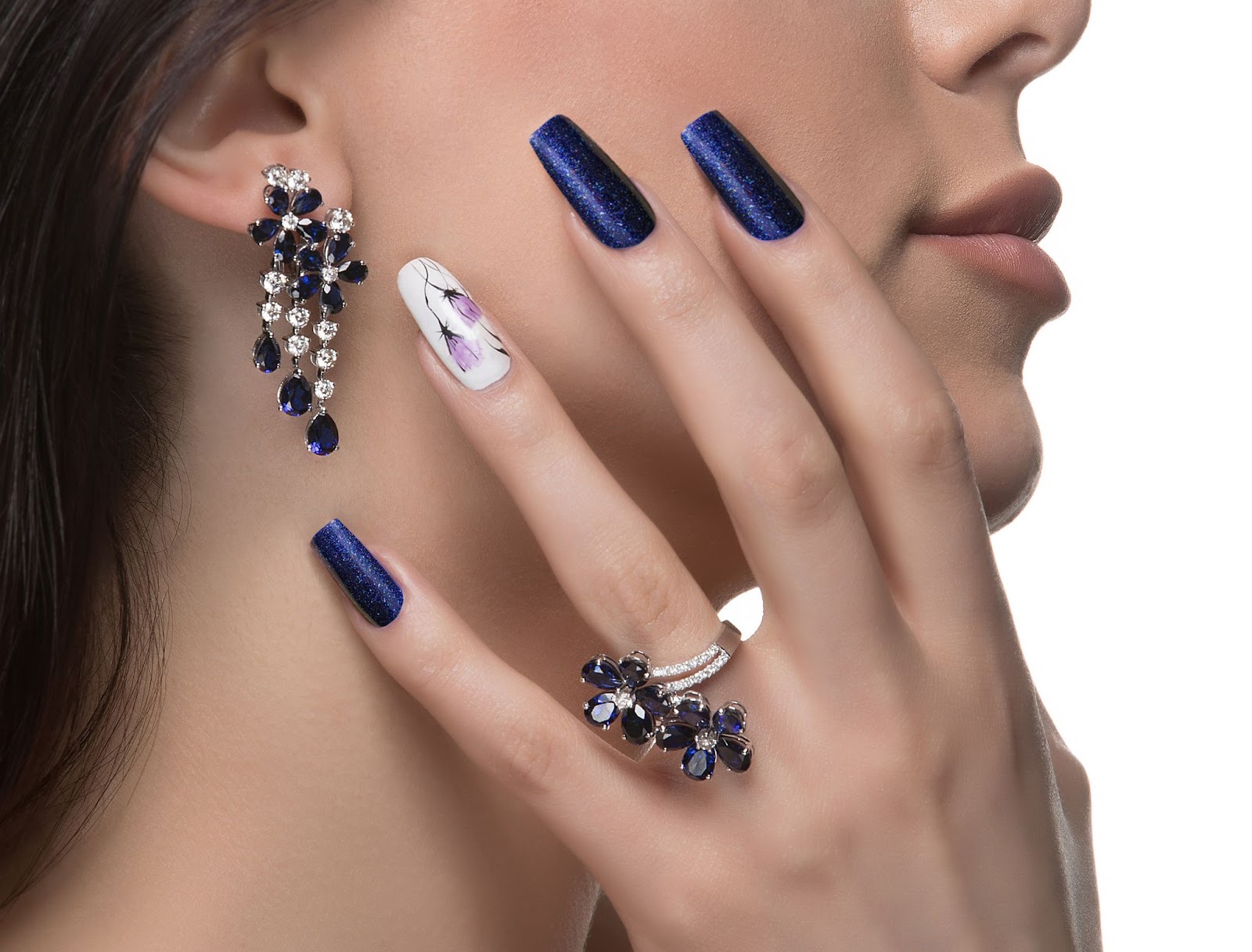 Răsfăț pentru mirese: Unghii cu gel și model floral