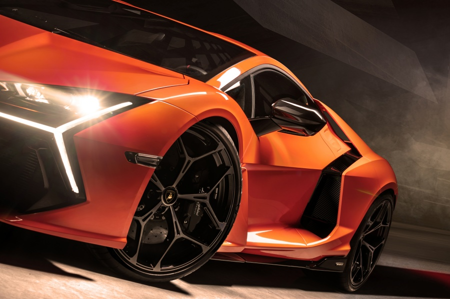 ระบบความปลอดภัยของรถยนต์ : Lamborghini REVUELTO