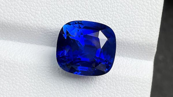 Choosing the Perfect Blue Sapphire: Tips for Buyers - Lead Grow Develop