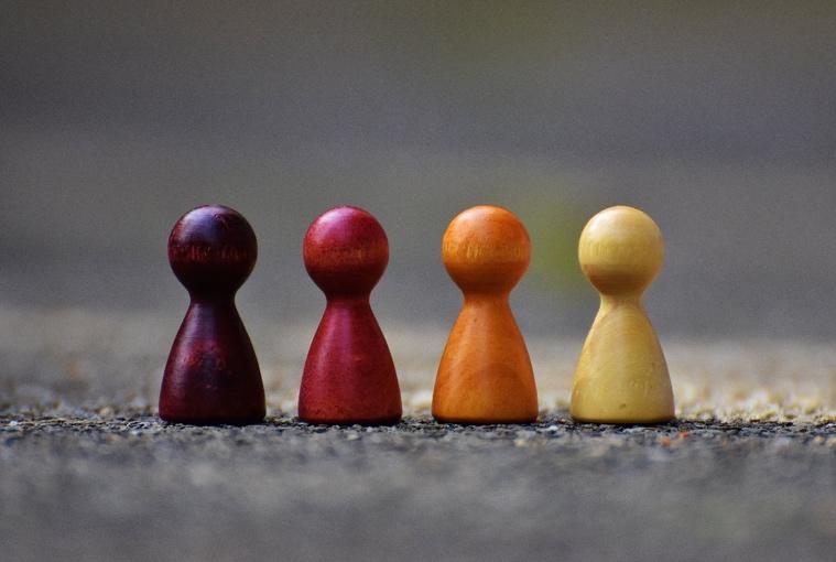Gratis Focus Foto Di Una Statuetta Con 4 Pedoni In Legno Foto a disposizione