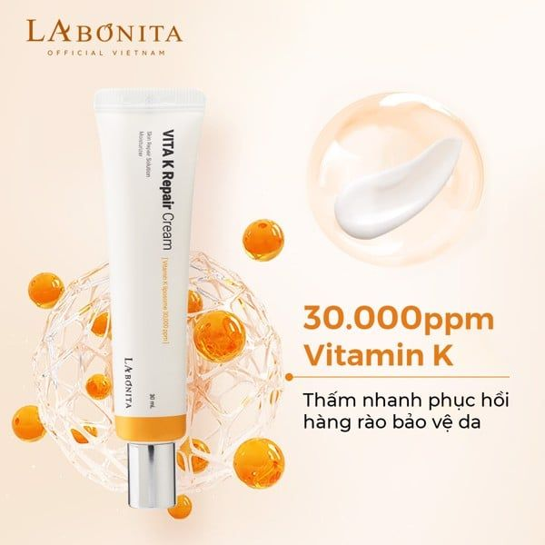 Với hàm lượng vitamin K lên tới 30.000ppm, kem dưỡng ẩm giúp làm mờ vết thâm, dấu hiệu lão hóa hiệu quả