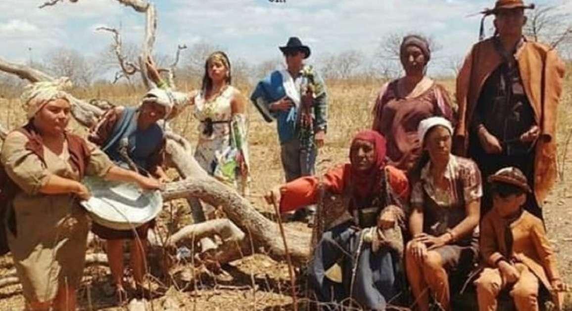 Grupo de Teatro realiza vaquinha solidária para construção de equipamento  cênico em Banabuiú-CE - Verso - Diário do Nordeste