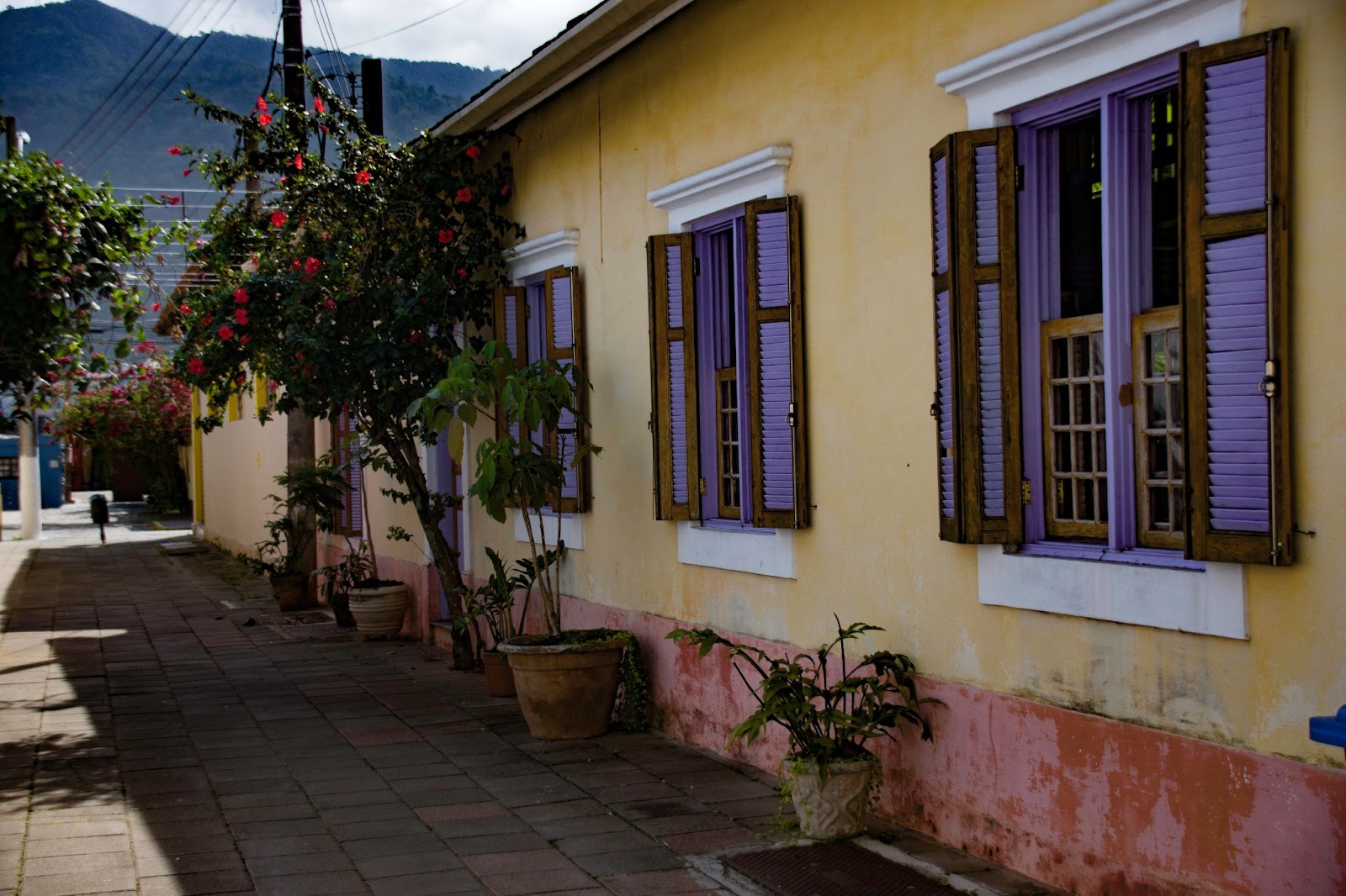 Casas em estilo colonial do Centro Histórico de São Sebastião. 