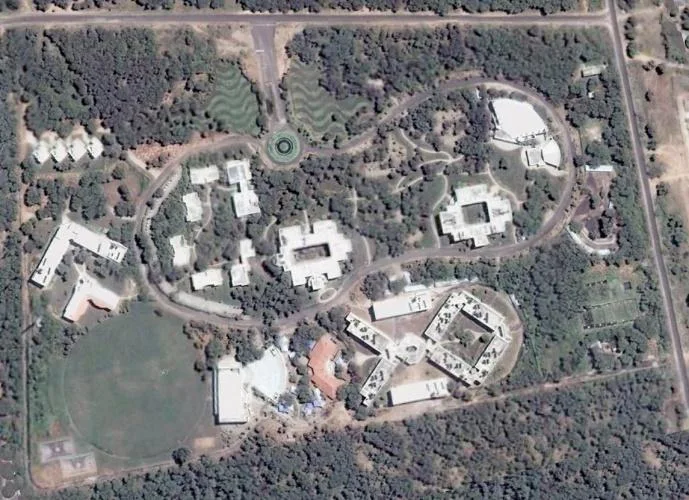 https://www.daiict.ac.in/sites/default/files/2021-04/Campus%200.jpg