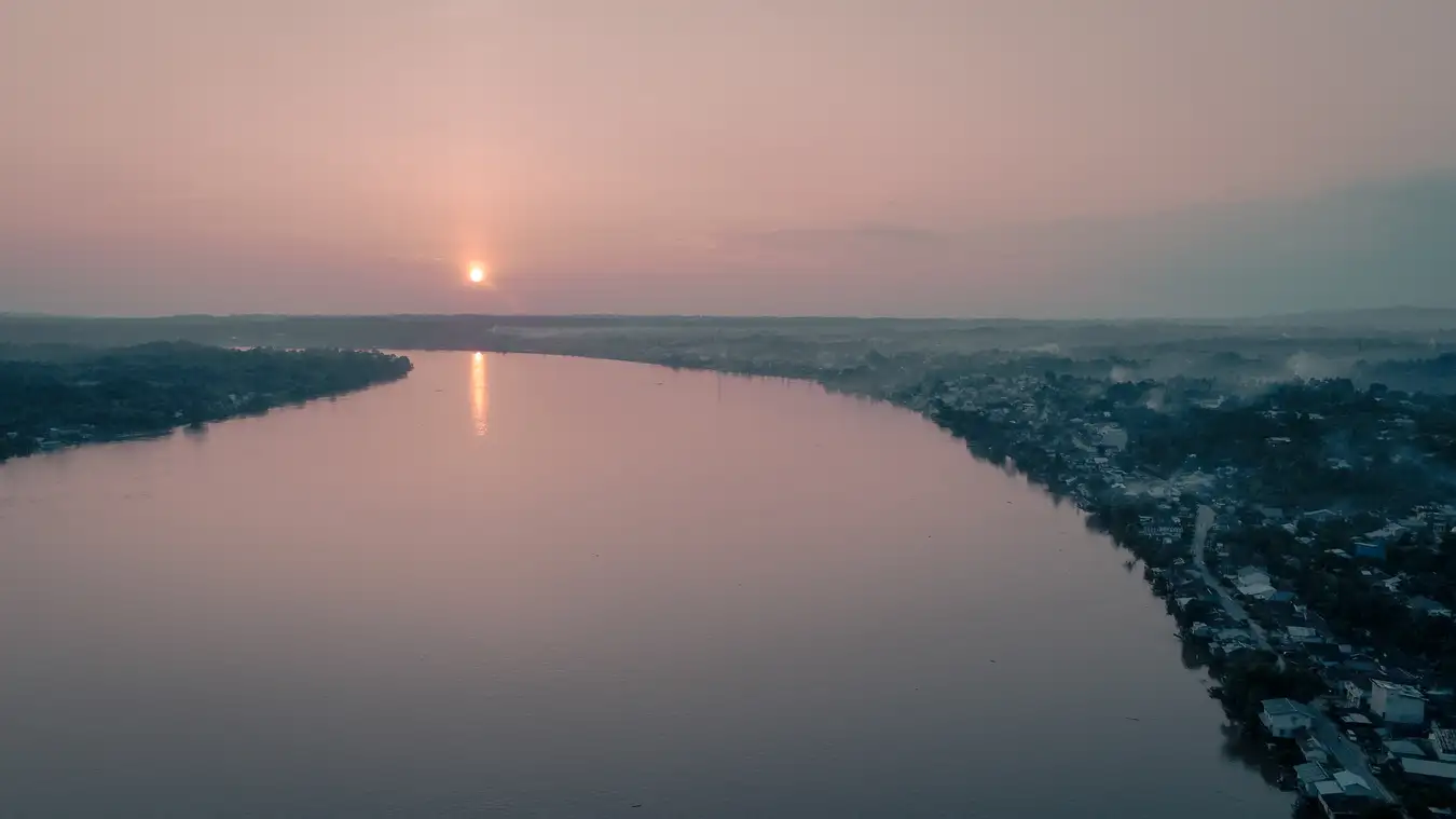 Sungai Kapuas adalah sungai terpanjang di Indonesia (Photo: Traveloka)