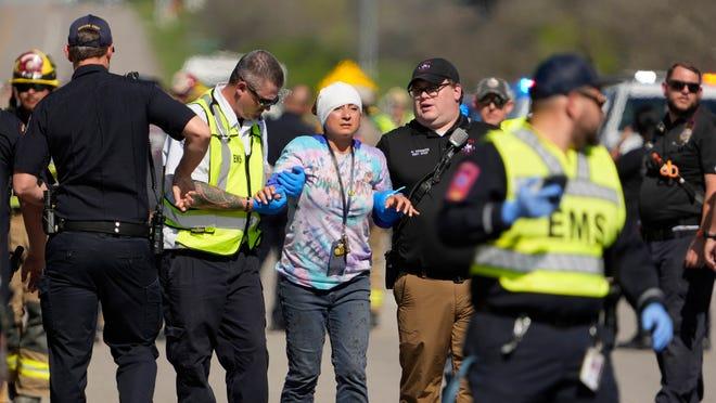 A group of people in safety vests

Description automatically generated