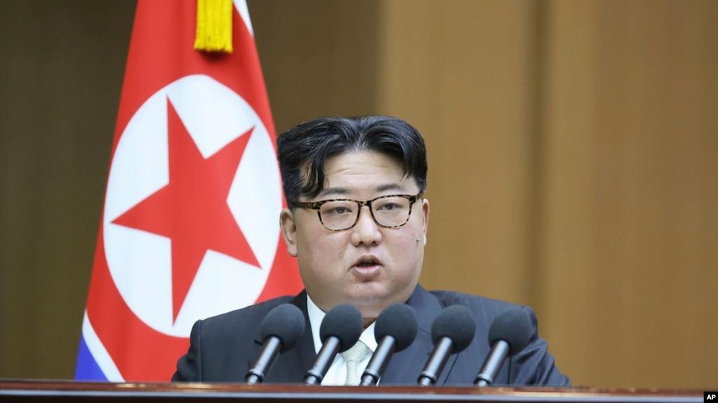Lãnh tụ Triều Tiên Kim Jong Un phát biểu tại Quốc hội, ngày 15/1/2024. 