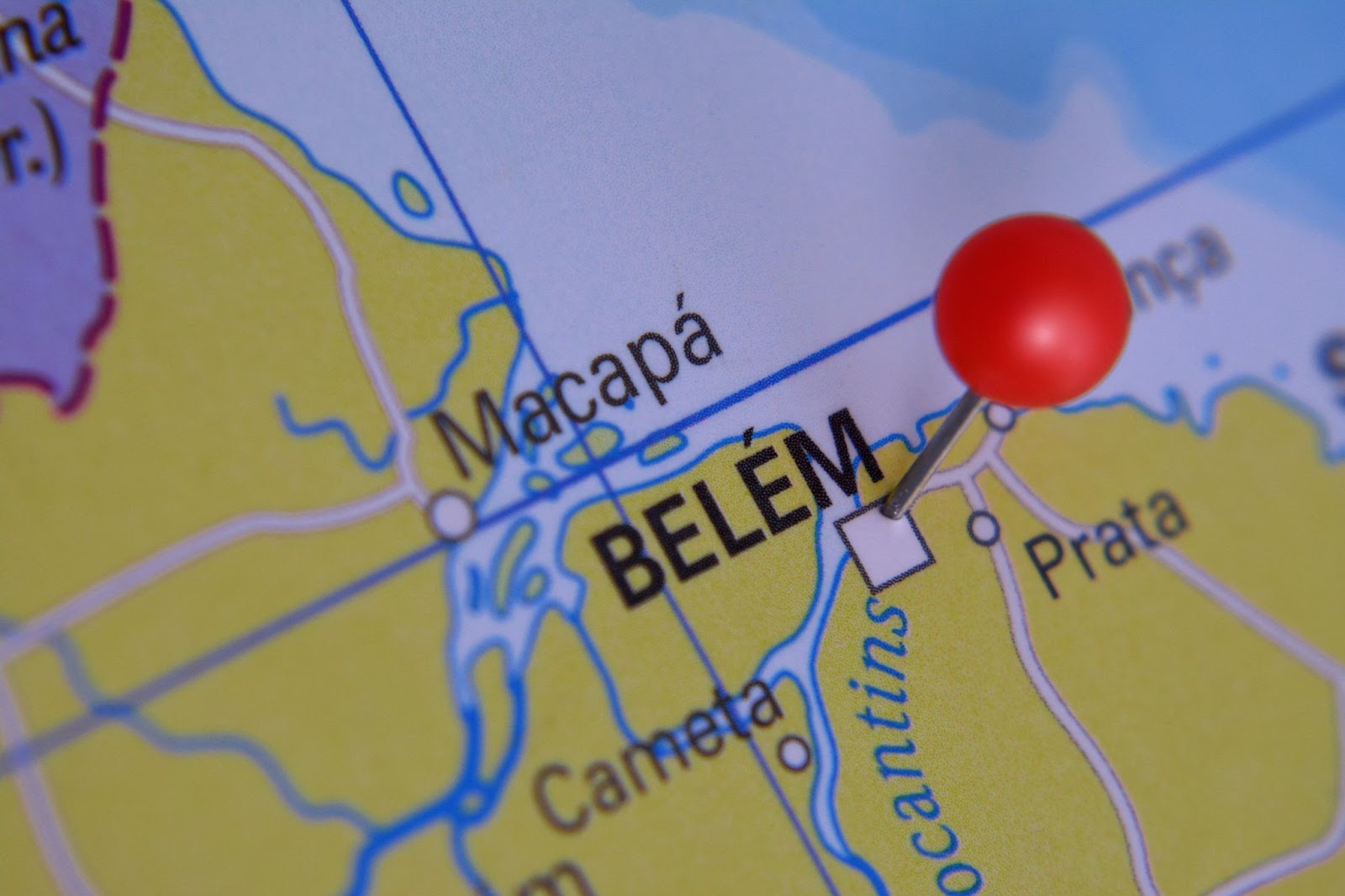Alfinete vermelho destacando a localização de Belém no mapa