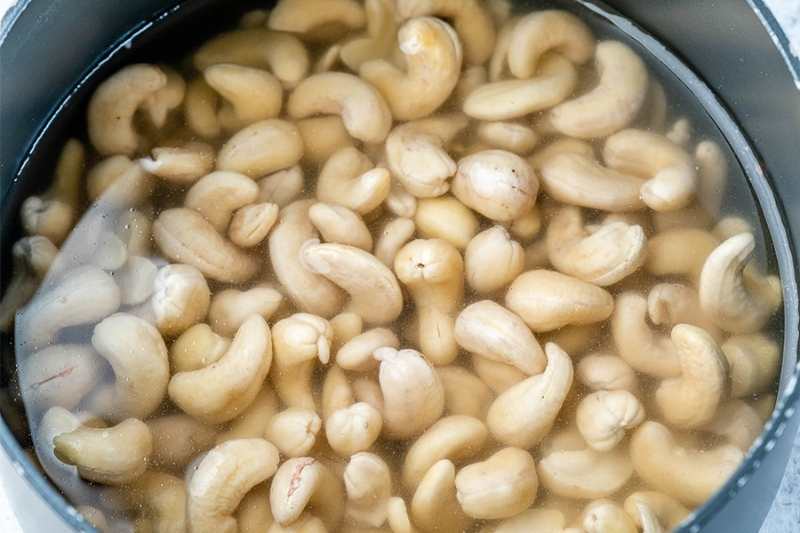 ngâm hạt điều qua đêm