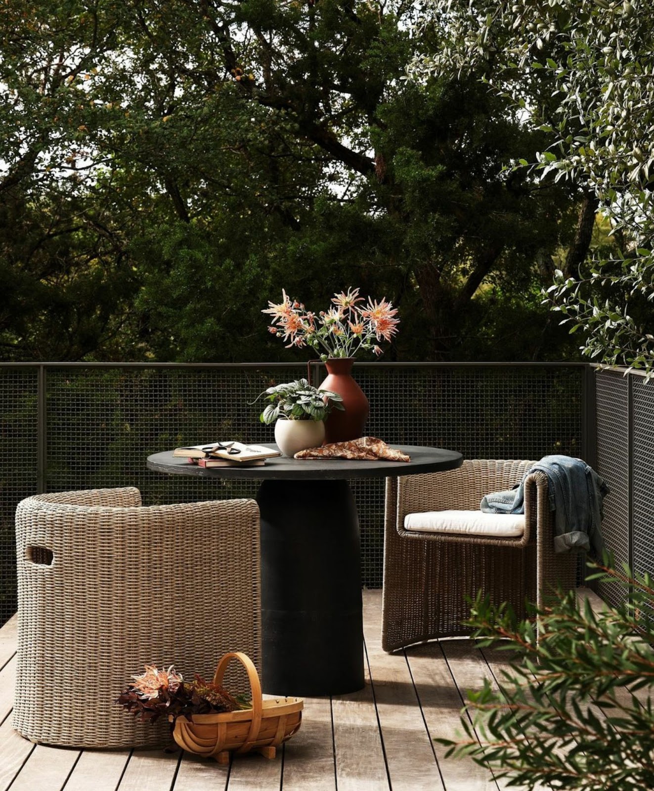 Outdoor Round Dining Table Inspo