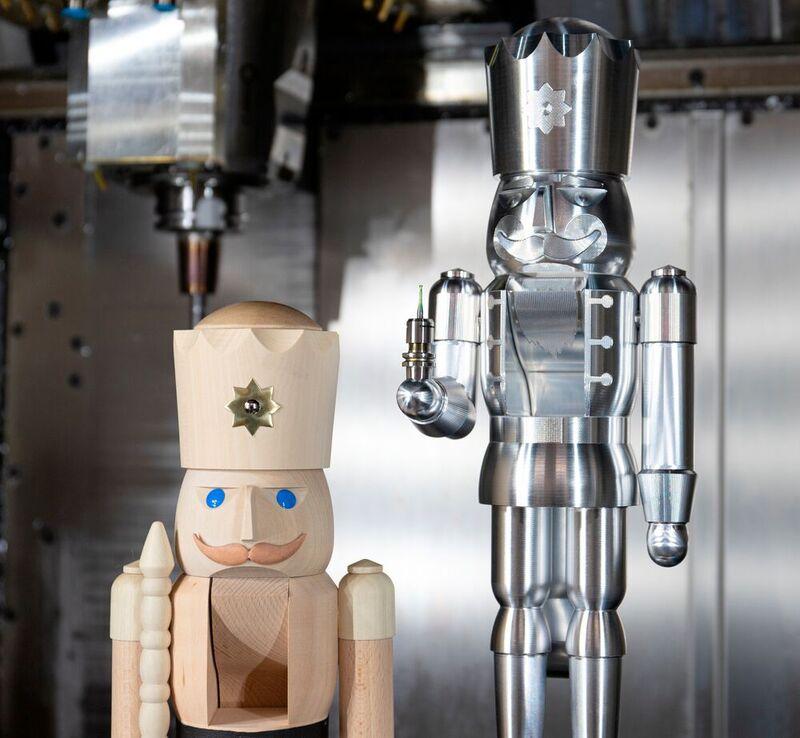 Tradition meets innovation: the original wooden nutcracker from Seiffener Volkskunst and its milled aluminium equivalent.