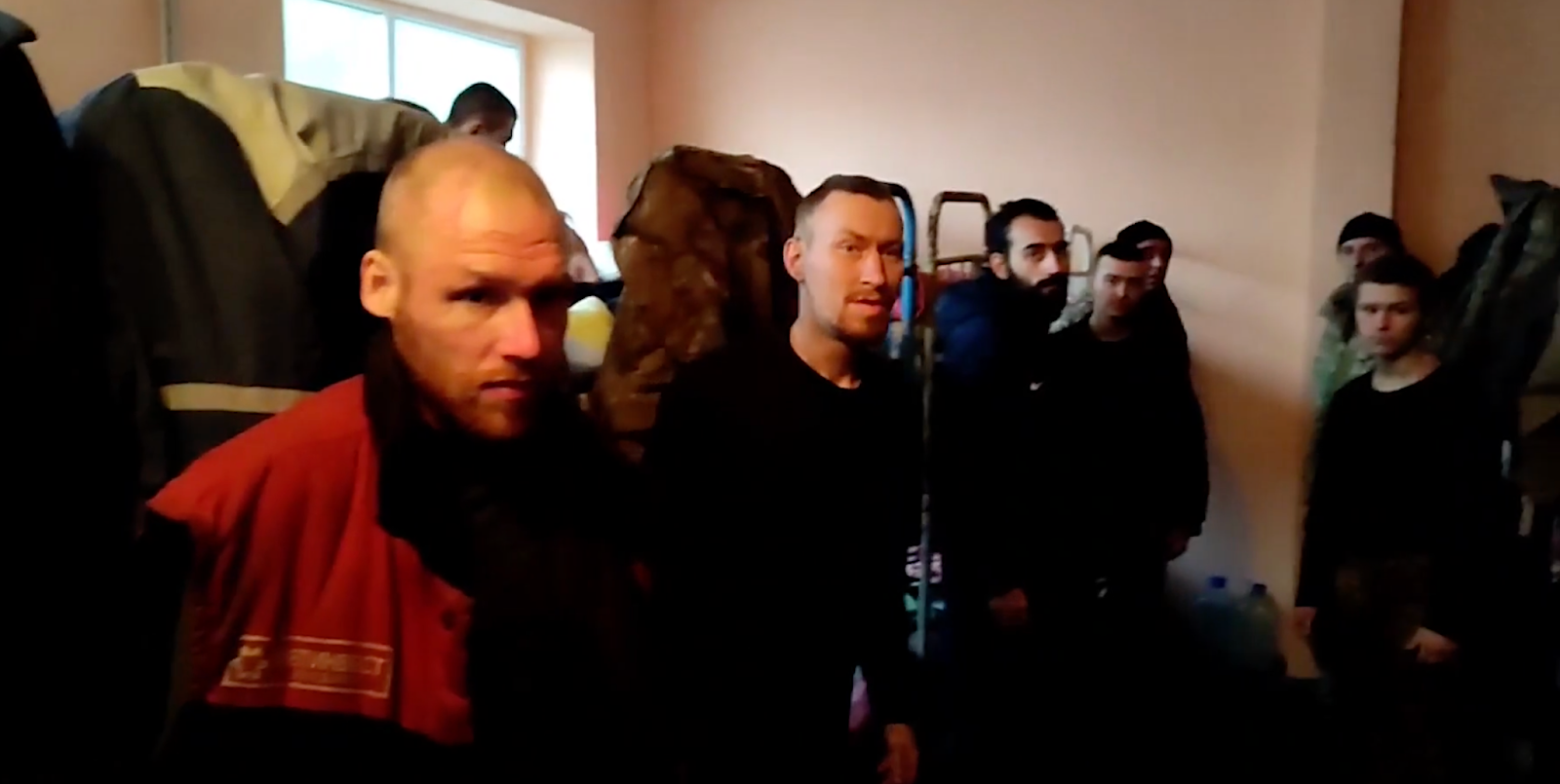 Скриншот з відео де росіяни показували умови утримання полонених